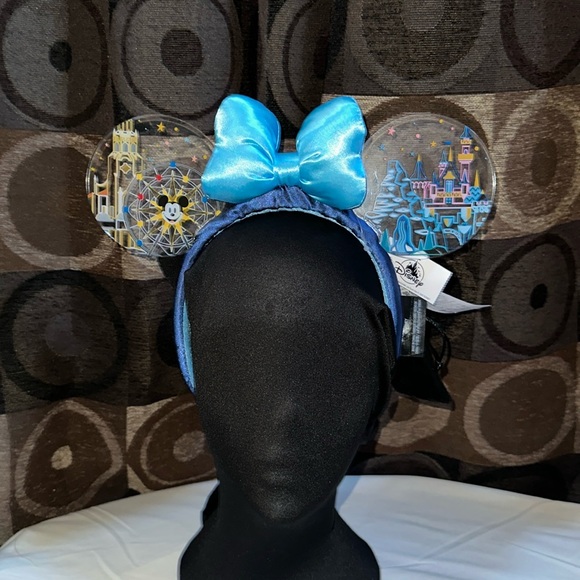DISNEYLAND RESORT EXCLUSIVE-2024 Light Up Rechargeable Mickey Ears